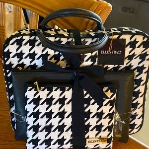 Ellen Tracy cosmetic bag